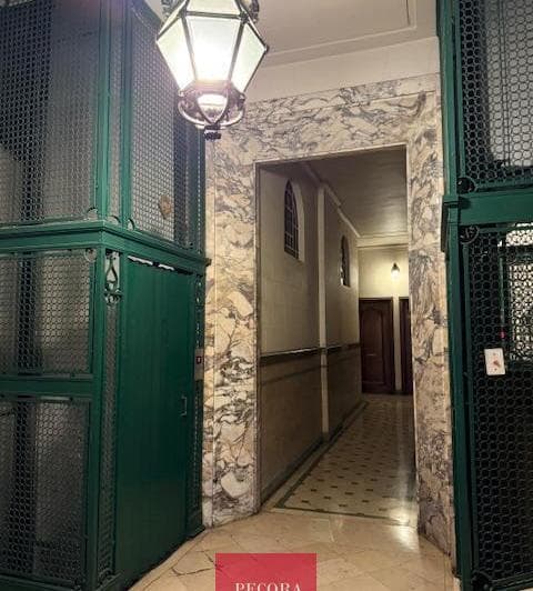 3 Ambientes Piso Alto en Edificio Antiguo de Gran Categoría Silencioso y Mucha Luz - 4