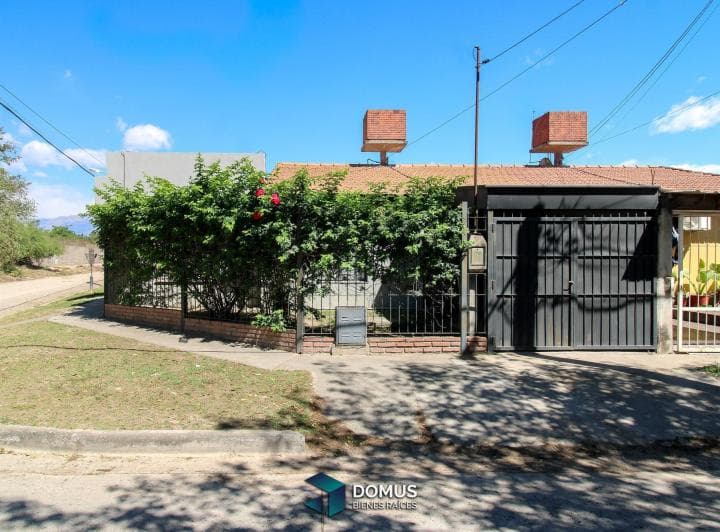 Venta Casa Esquina en Barrio Ampliación Los Ceibos - 4