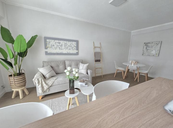 Impecable Departamento Al Frente con Balcón 2 Dorm. - Baño y Toilette - 3