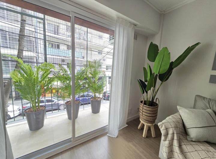 Impecable Departamento Al Frente con Balcón 2 Dorm. - Baño y Toilette - 2