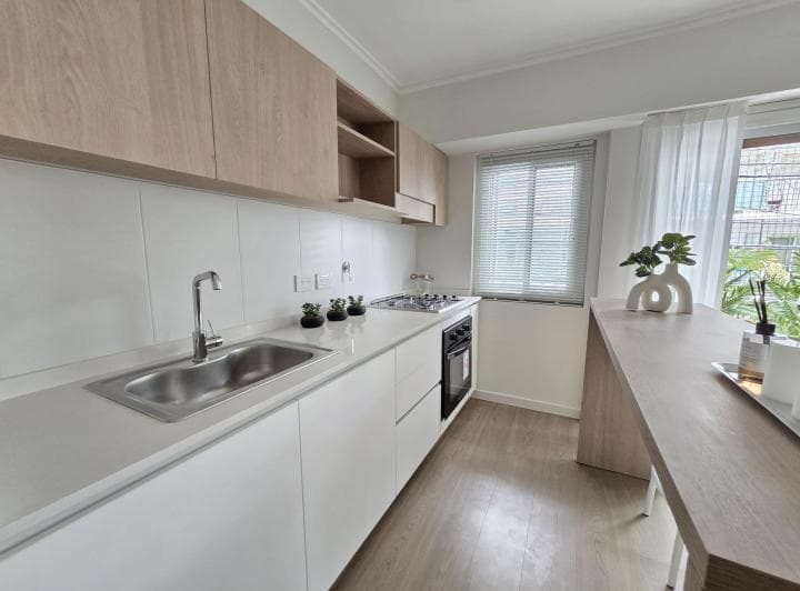 Impecable Departamento Al Frente con Balcón 2 Dorm. - Baño y Toilette - 4