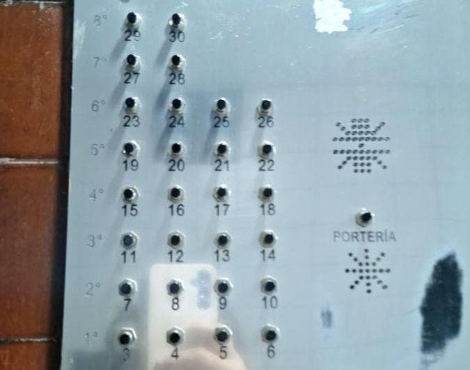 Apto Crédito. Buena Distribución y Ubicación. Cerca del Subte. Balcon - 2