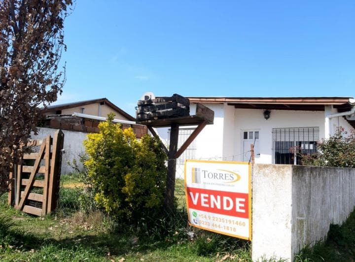 Venta en Block 3 Casas de 3 Amb en Barrio Las Lomas con Renta - 5