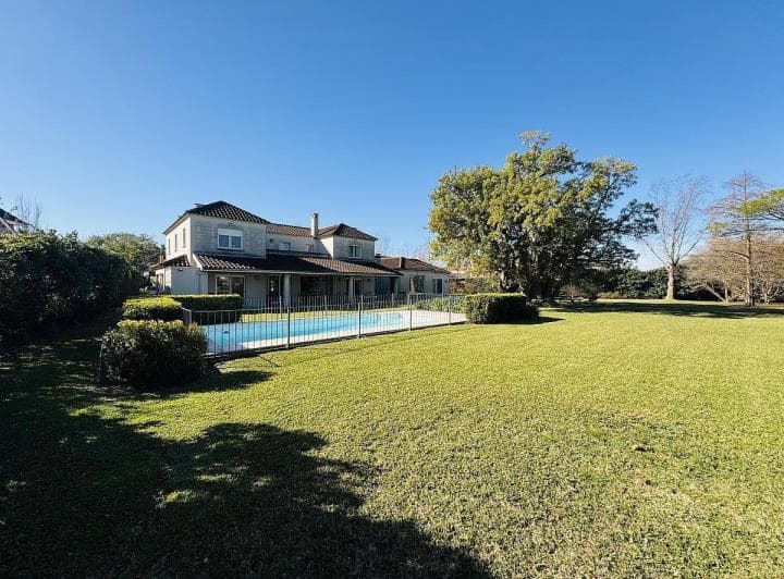 Casa en Venta en Ayres de Pilar en Doble Lote. - 2