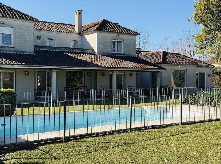 Casa en Venta en Ayres de Pilar en Doble Lote. - 3