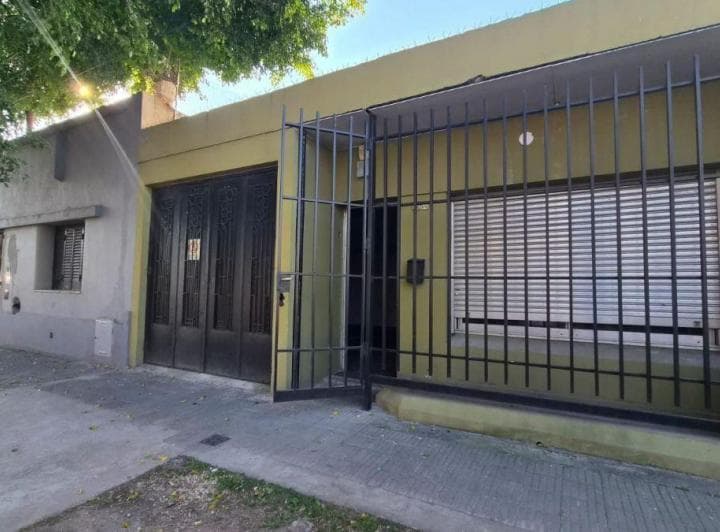 Alquiler Casa 2 Dorm. con Cochera Vélez Sarfield 1800 - 3