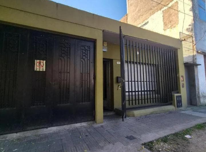 Alquiler Casa 2 Dorm. con Cochera Vélez Sarfield 1800 - 2