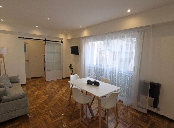 Amplio y Excelente 2 Ambientes Lateral, Todo a Nuevo, 42 m². en Inmejorable Ubicación - 3