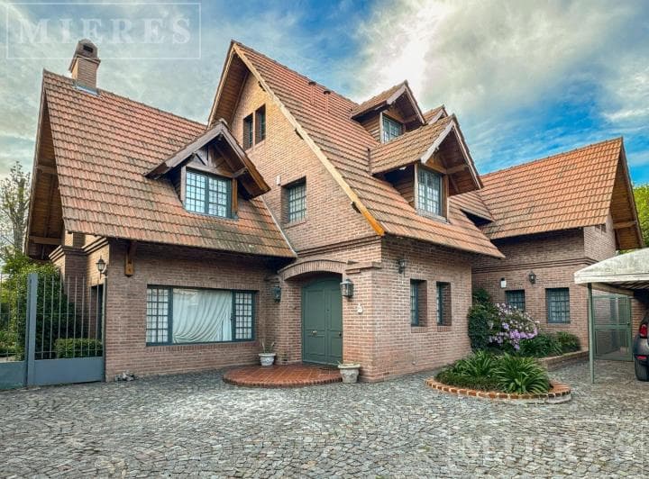 Muy Linda Casa en Alquiler en Las Lomas - Horqueta. - 2