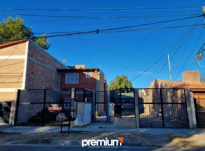 Alquilo Casa 1 Dormitorio - Ingreso Vehicular Opcional - Neuquén Capital - 3