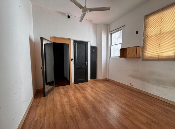Venta Departamento de 4 Ambientes Centro con Dependencia y Cochera Apto Crédito - 5