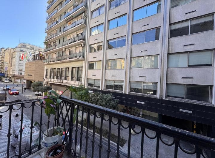 Venta Departamento de 4 Ambientes Centro con Dependencia y Cochera Apto Crédito - 2