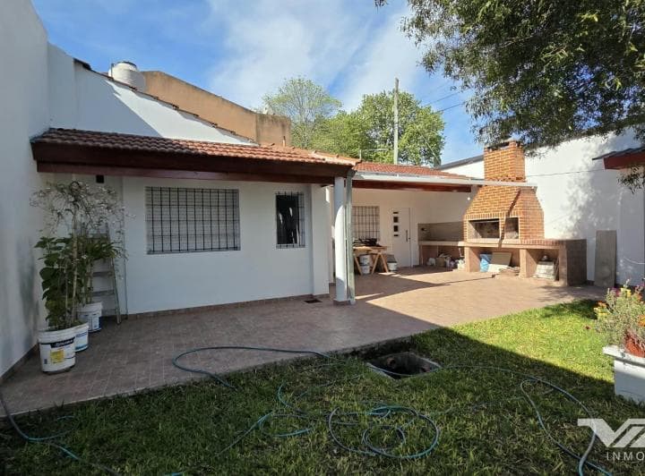 En Venta Casa 4 Amb C/ Cochera, Jardin y Galeria. Refaccionada. - V. Ballester - 3
