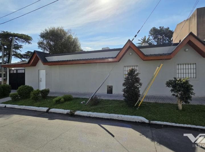 En Venta Casa 4 Amb C/ Cochera, Jardin y Galeria. Refaccionada. - V. Ballester - 4