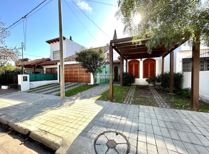 1 Dormitorio en Planta Baja - Calef. Central - Dependencia - Pileta - Casa en Venta en Urca - 3