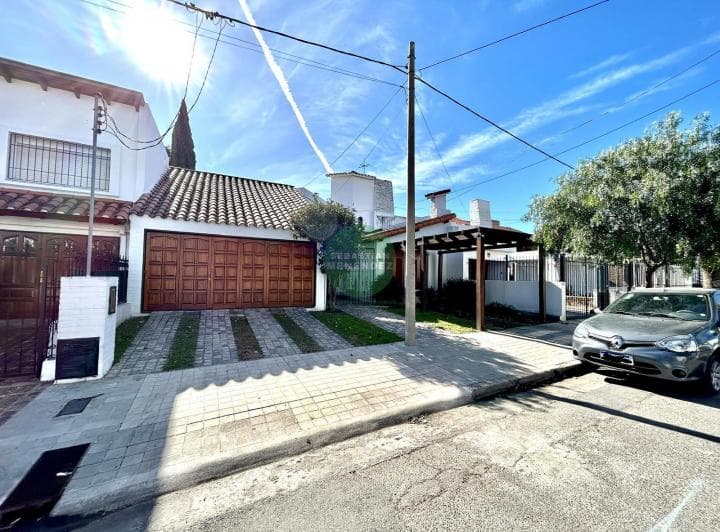 1 Dormitorio en Planta Baja - Calef. Central - Dependencia - Pileta - Casa en Venta en Urca - 2