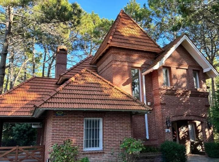Casa en Venta en Cariló, Remodelada, 5 Dorm., a 4 Cuadras del Mar - 4