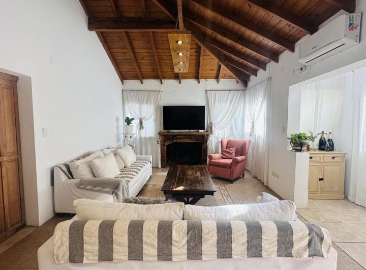 Casa 5 Ambientes con Piscina en Barrio La Pradera - 3