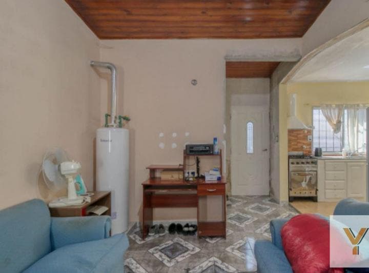 Casa en Venta - 7 Dorm. 5 Baños y 2 Cocheras - 300 m² Totales - Villa Elvira - 2