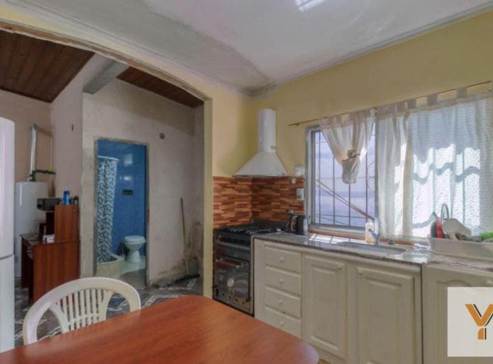 Casa en Venta - 7 Dorm. 5 Baños y 2 Cocheras - 300 m² Totales - Villa Elvira - 4