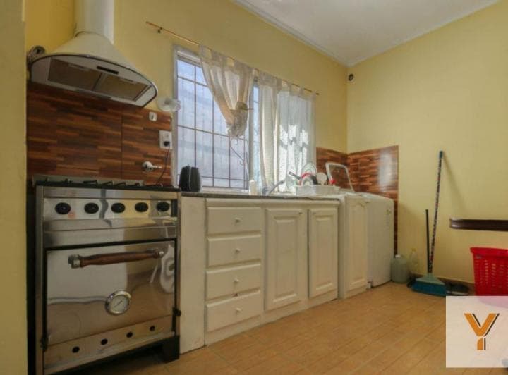 Casa en Venta - 7 Dorm. 5 Baños y 2 Cocheras - 300 m² Totales - Villa Elvira - 5