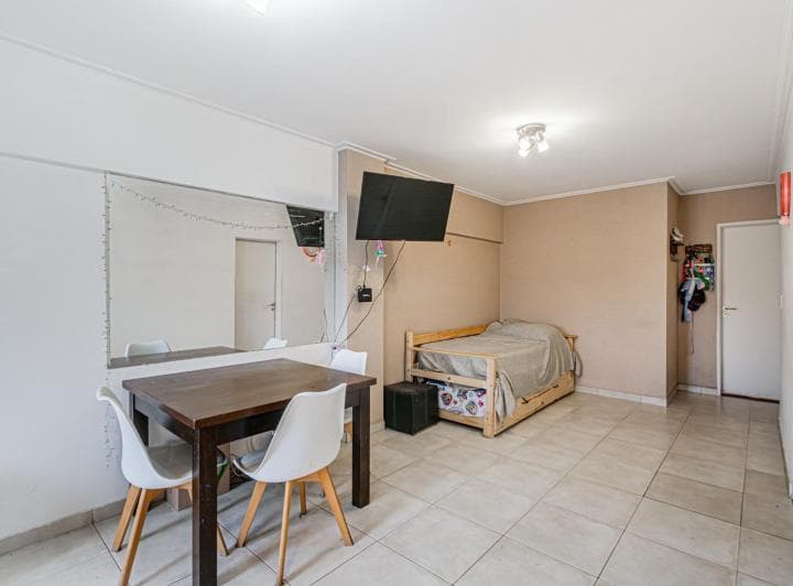 Venta de Departamento 2 Ambientes en Haedo, con Cochera y Pileta - 2