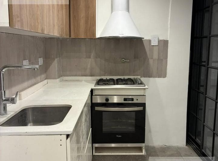Vende 2 Ambientes Refaccionado con 2 Patios y Expensas Bajas - 2