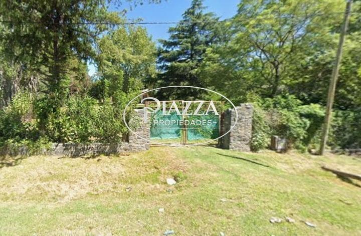 Lote 1.800 m² (30x60) a 4 Cuadras del Nuevo Shopping – Zona Mixta – 16 E/ 517 y 520 - 2