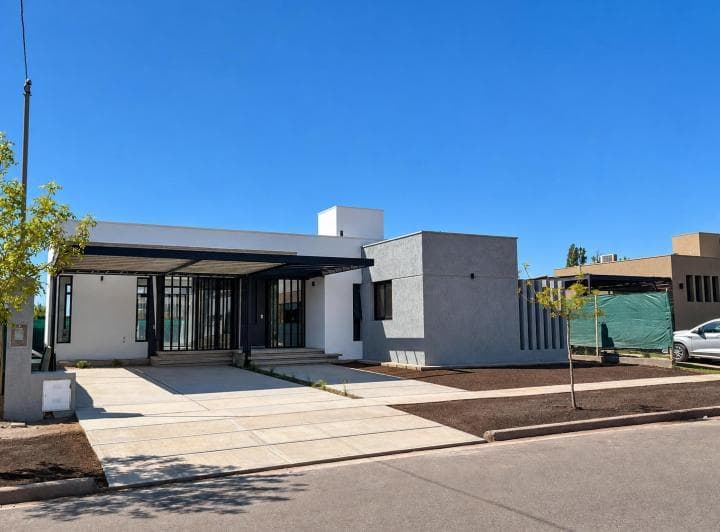 Casa en Venta en Barrio Privado en Lujan de Cuyo - 2