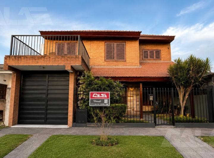 Casa 5 Ambientes - 4 Dorm. - Parque - Pileta - 2 Baños - Ituzaingo Norte - 5