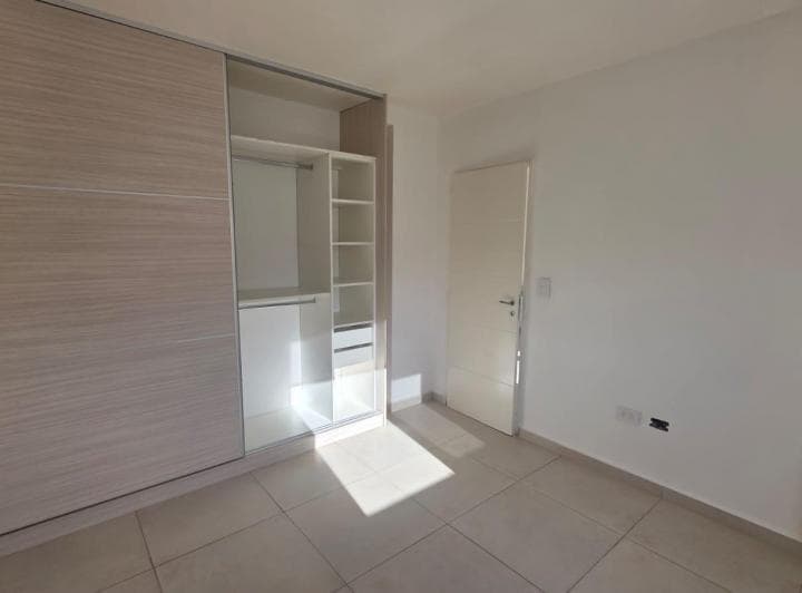 Departamento en Venta, 1 Dormitorio con Cochera, Neuquen Centro Oeste - 2