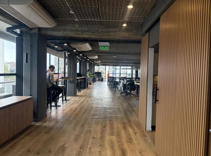 Unica Planta Libre de 330 m². Piso Alto. Super Luminoso. Balcones Aterrazados con Vista Abierta. - 3