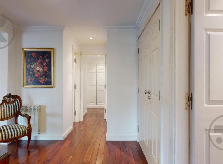 Venta | Exclusivo 4 Ambientes con Cochera | Jardines de Dumbledor | Zona Guemes - 2