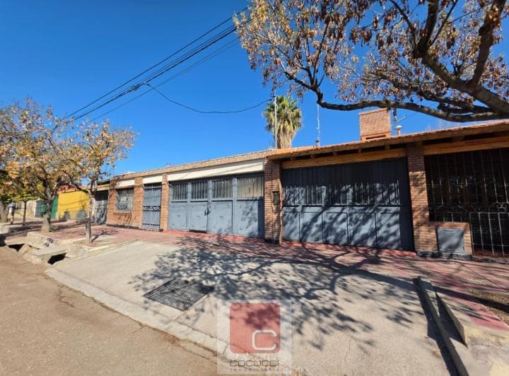 Cocucci Inmobiliaria Vende Casa en Maipu - 2