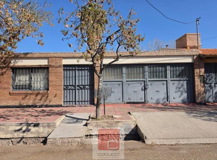 Cocucci Inmobiliaria Vende Casa en Maipu - 3