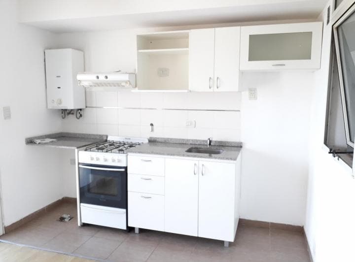 Alquiler Monoambiente Amplio - Zona Heca - 5
