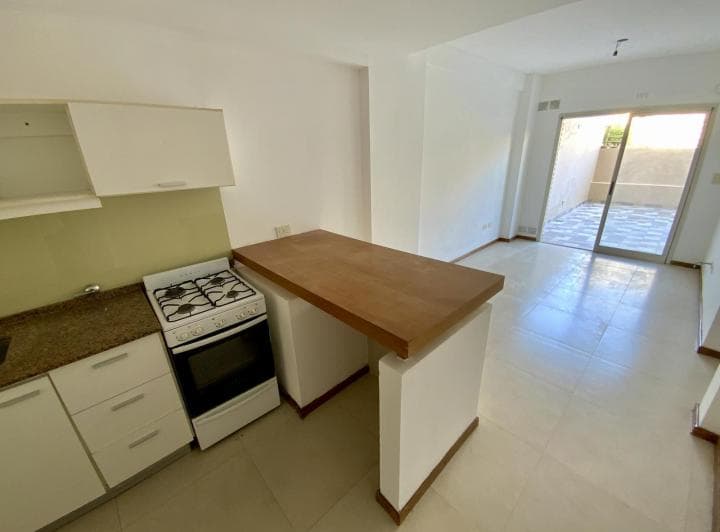 Italia 2018 - Departamento de 1 Dormitorio con Cochera en Alquiler - Abasto, Rosario - 2