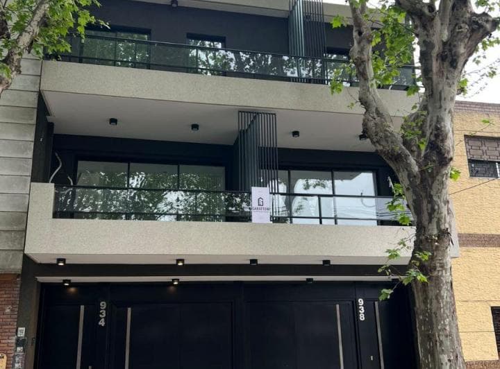 Villa Luro. Pola 900 Triplex/ph 4 Amb. 2 Cocheras Balcon y Patio - 2