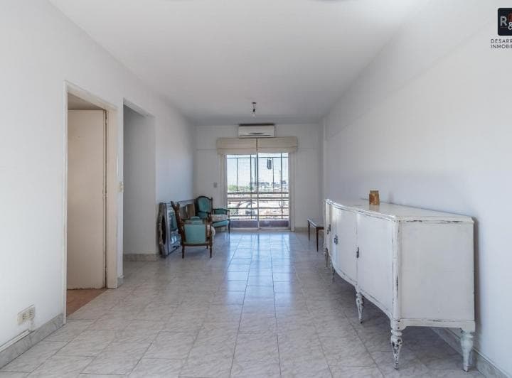 Venta de Departamento 4 Ambientes, Cochera y Balcón en La Boca - Muy Luminoso - 2
