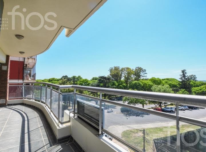 Venta Departamento en Piso Exclusivo de Tres Dorm. con Balcon y Amenities en Martin - 2