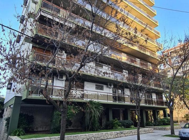 Bajo de Precio - Oportunidad Real! - Piso en Venta · 4 Amb. con Cochera - La Lucila Lib. Al Rio - 3