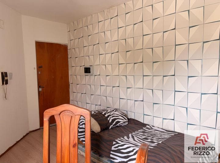 Vendo Departamento 1 Dormitorio en Barrio Güemes. Bolivar 778 - 5