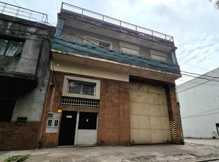 Venta Galpón Industrial 10x50 Múltiples Usos | Puente Grúa | Depto. 4 Amb con Terraza | Gral San Mar - 2