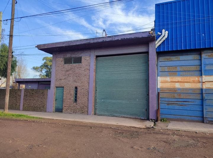 Casa + Galpón de 90 m² Ideal Taller o Depósito - 2