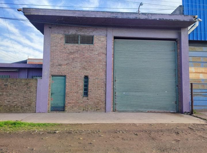 Casa + Galpón de 90 m² Ideal Taller o Depósito - 3