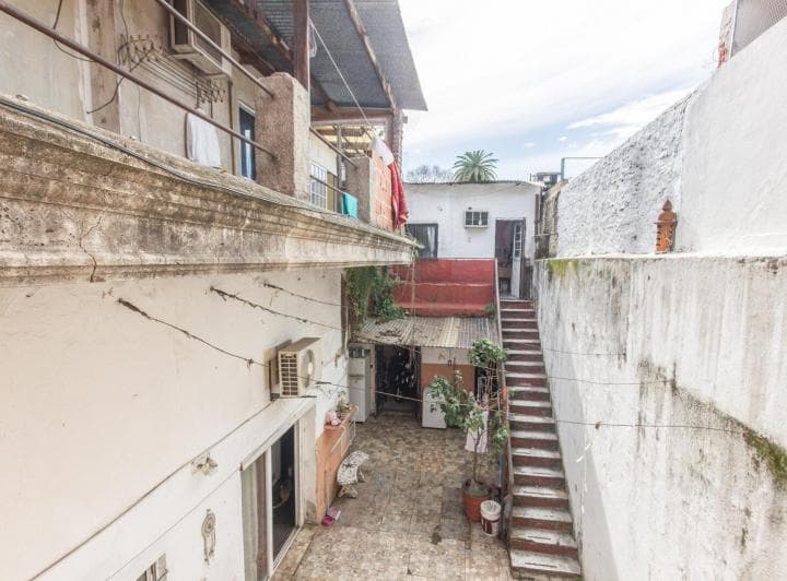 Casa Sobre Lote Propio de 7 Ambientes a Reciclar en Chacarita - 2