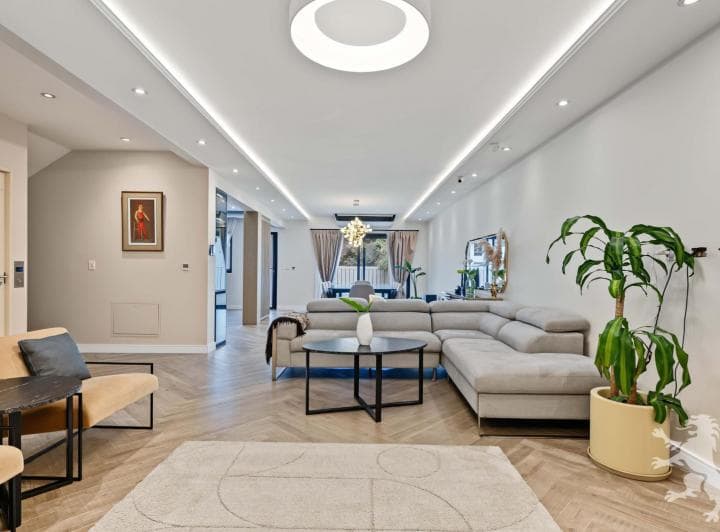 Casa Reciclada - Venta - 6 Ambientes - Jardin con Pileta - Playroom - Cocheras - Belgrano R - 3