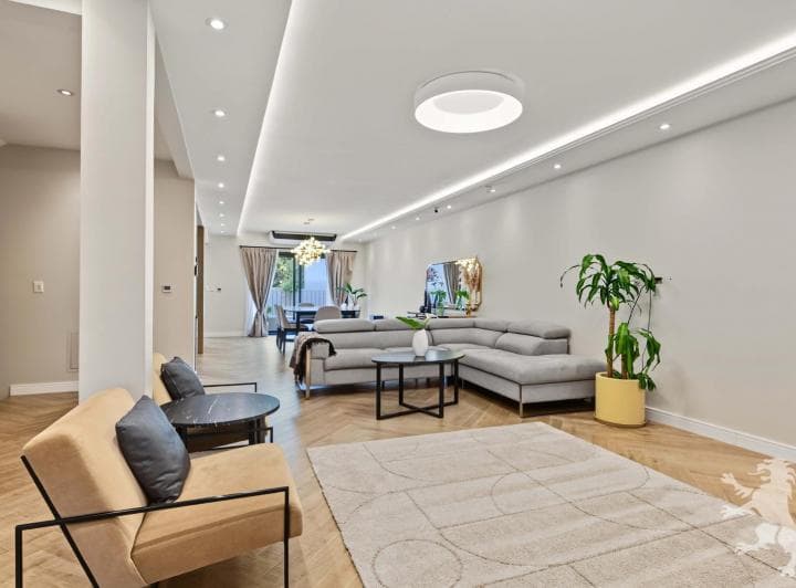 Casa Reciclada - Venta - 6 Ambientes - Jardin con Pileta - Playroom - Cocheras - Belgrano R - 2