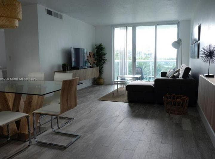 Venta Departamento 1 Dormitorio en Hollywood Beach Condo - 2