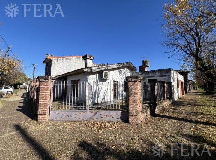 Venta Casa 5 Ambientes con Cochera en Wilde - 5
